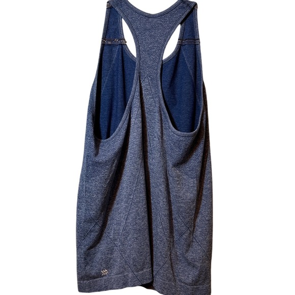 XL Women's Athletic Wear Bundle – Danskin, All in Motion, Soothfeel (5 Pieces) - Picture 10 of 16